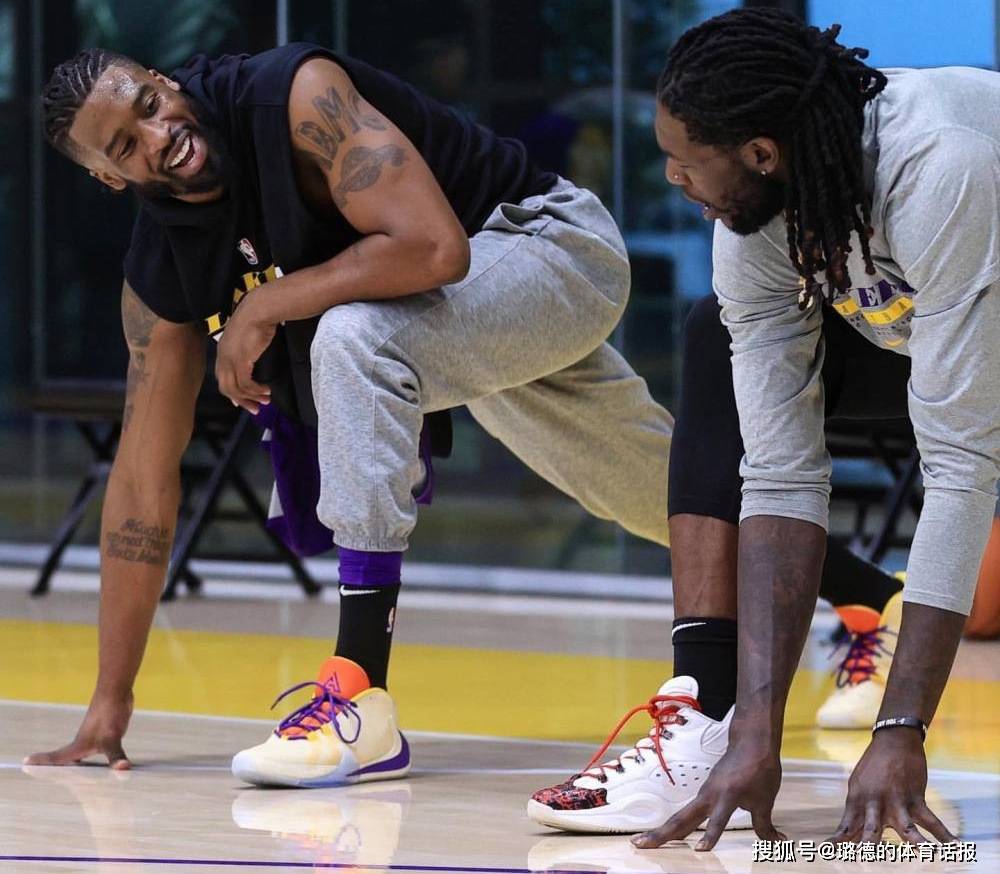 包含托特纳姆训练开放日，清晨造点机会引欢呼，NBA季后赛在即，训练强度明显提升的词条