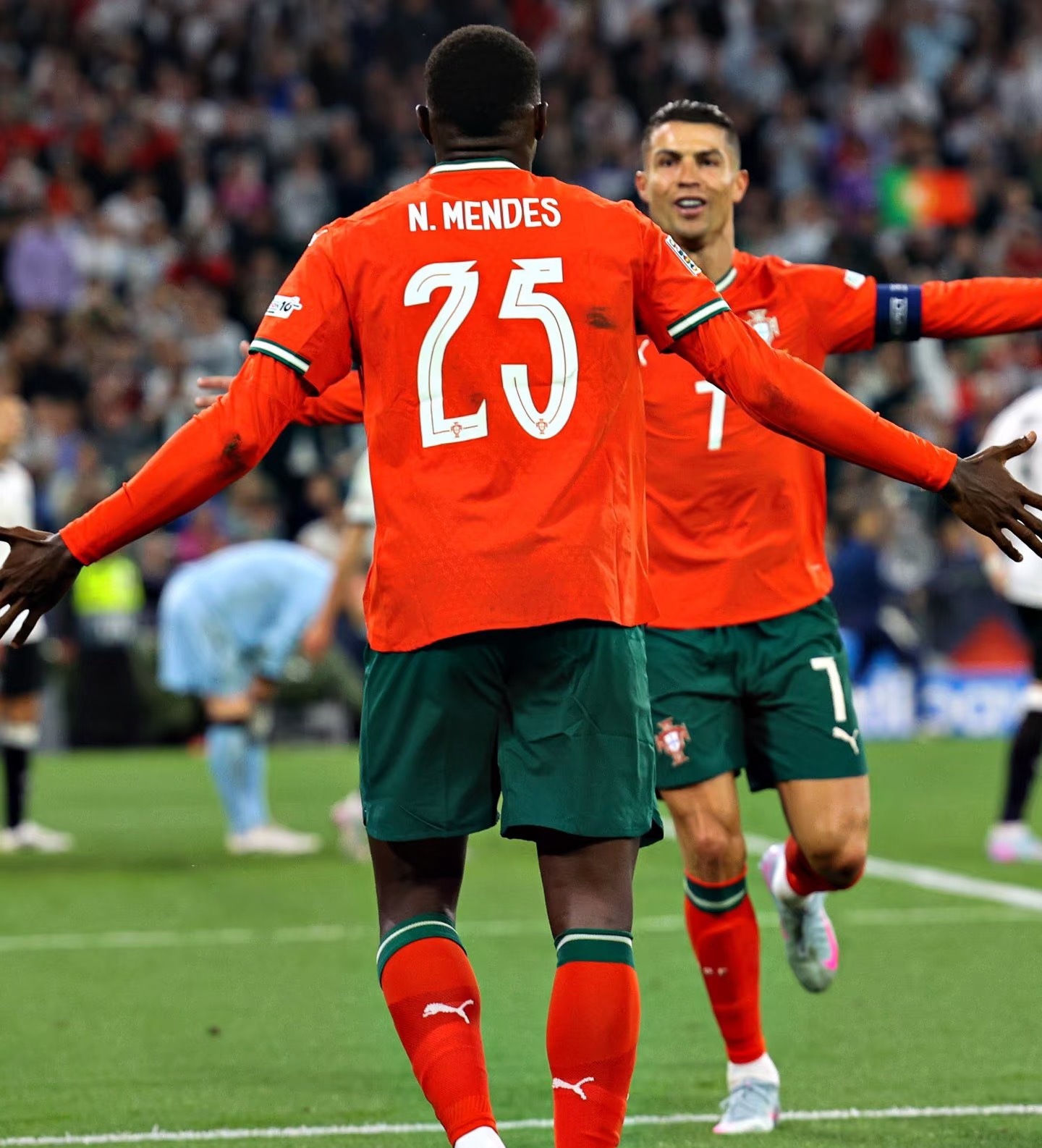 葡超倒计时,拜仁慕尼黑赛前再遭质疑,细节引发关注,态度坚定,身体对抗强度拉满的简单介绍 葡超倒计时,拜仁慕尼黑赛前再遭质疑,细节引发关注,态度坚定,身体对抗强度拉满的简单介绍